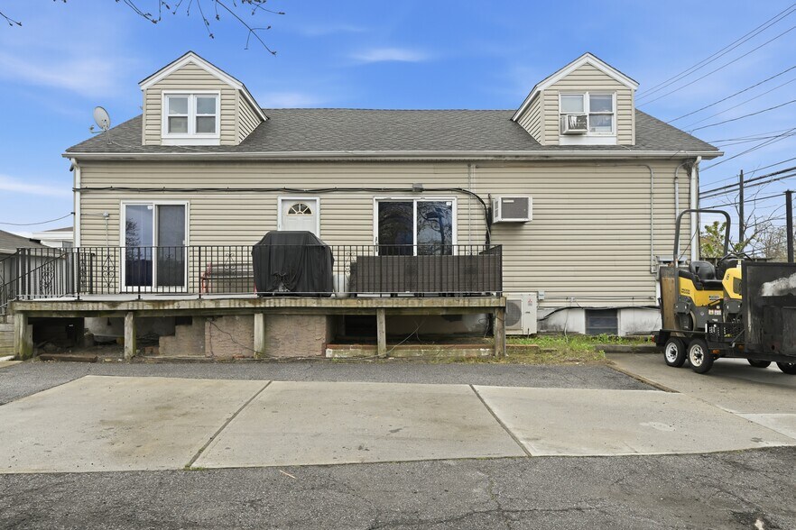 More Photos Of 433 Atlantic Ave, Oceanside Apartments For Sale