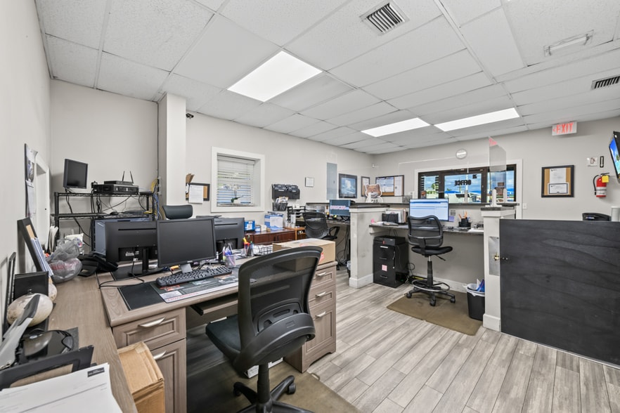 More Photos Of 4521 N Federal Hwy, Pompano Beach Auto Dealership For Sale