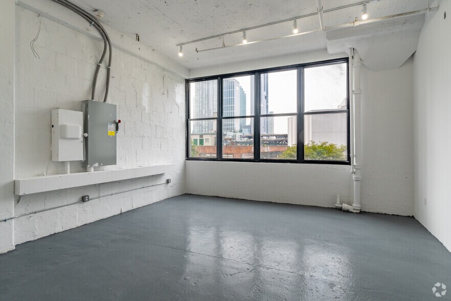 More Photos Of 21-07 41st Ave, Long Island City Industrial For Lease