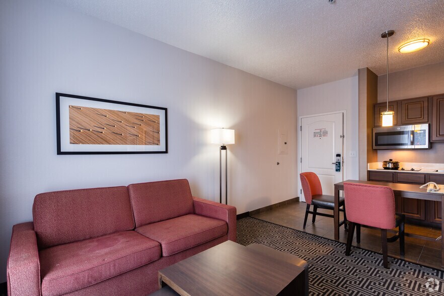 More Photos Of 1340 N Sam Houston Pky E, Houston Hotel For Sale