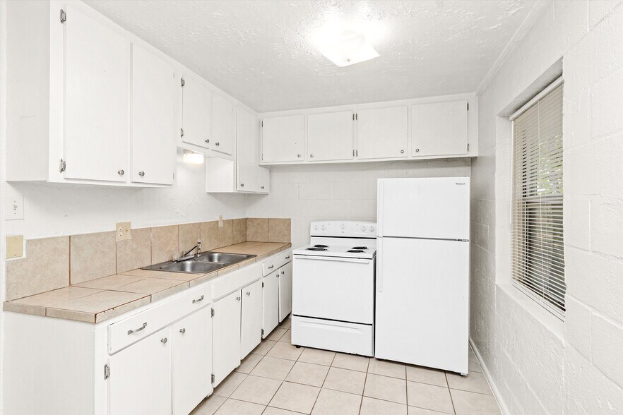 More Photos Of 1107 Palestine St, Conroe Apartments For Sale