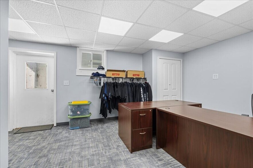 More Photos Of 57 Mountain Rd, Halifax Office For Sale