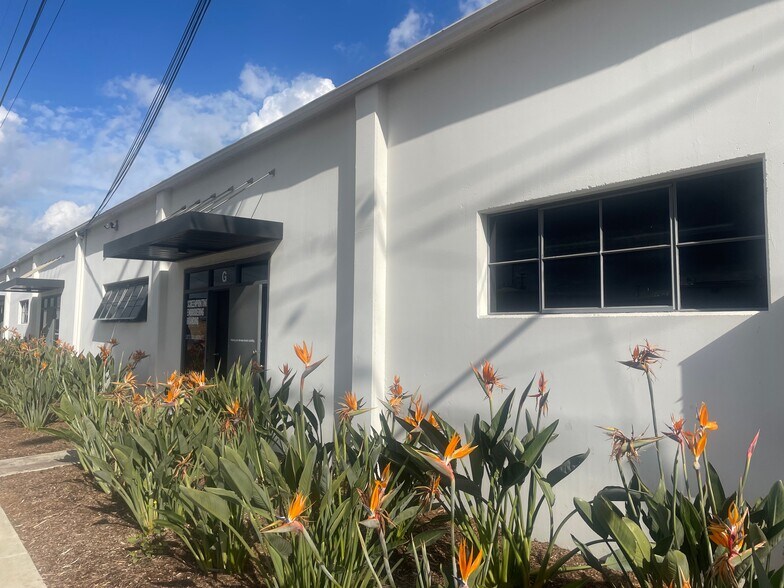 More Photos Of 3014 S Halladay St, Santa Ana Warehouse For Lease