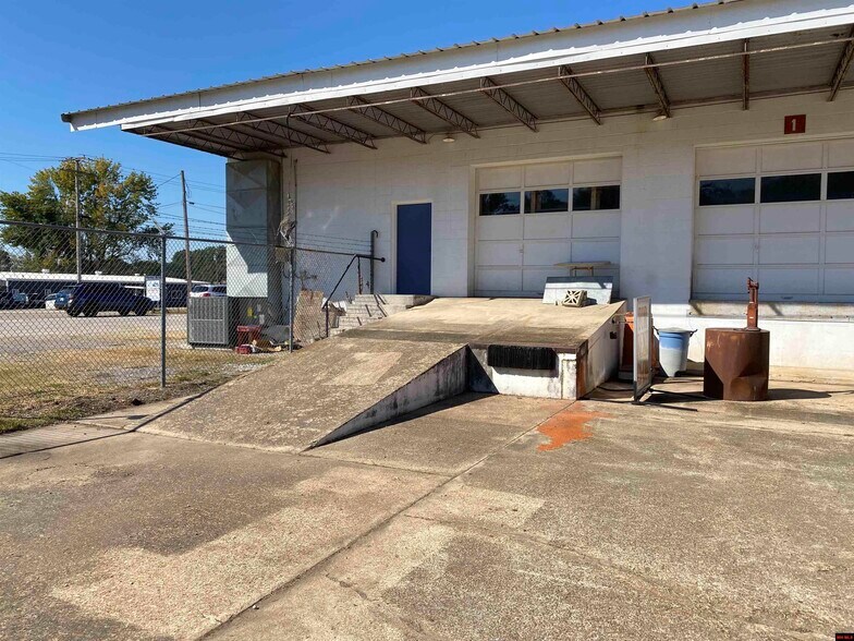 More Photos Of 209 E Wade Ave, Mountain Home Distribution For Sale