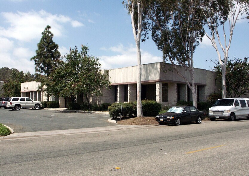 More Photos Of 1553 Simpson Way, Escondido Showroom For Lease