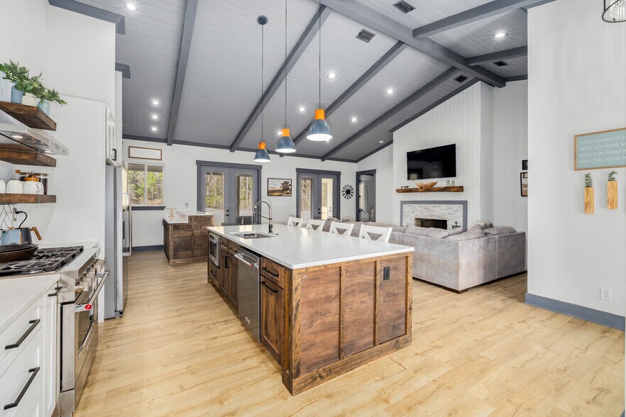 More Photos Of 6012 Long Branch Rd, Jacksonville Horse Stables For Sale