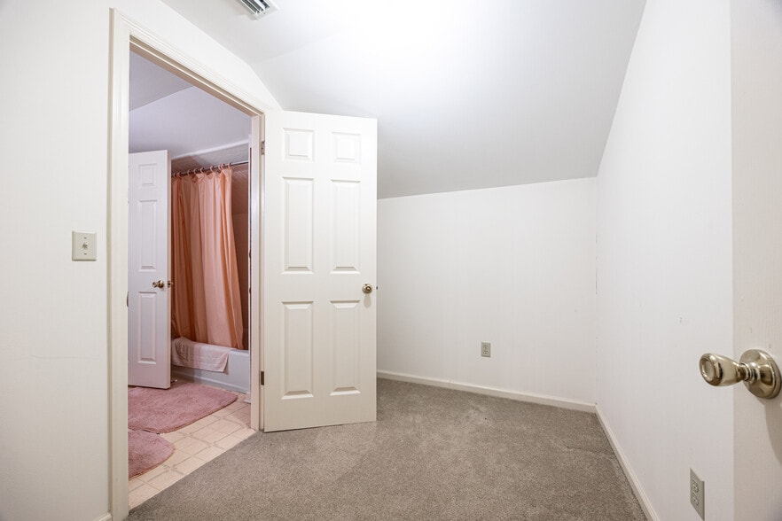 More Photos Of 1313 Irvin Ave SW, Live Oak Apartments For Sale