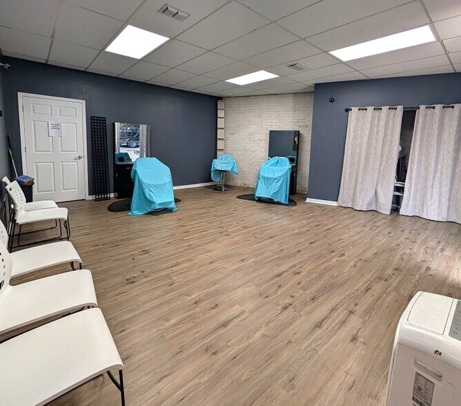 More Photos Of 400 W Methvin St, Longview Office For Sale