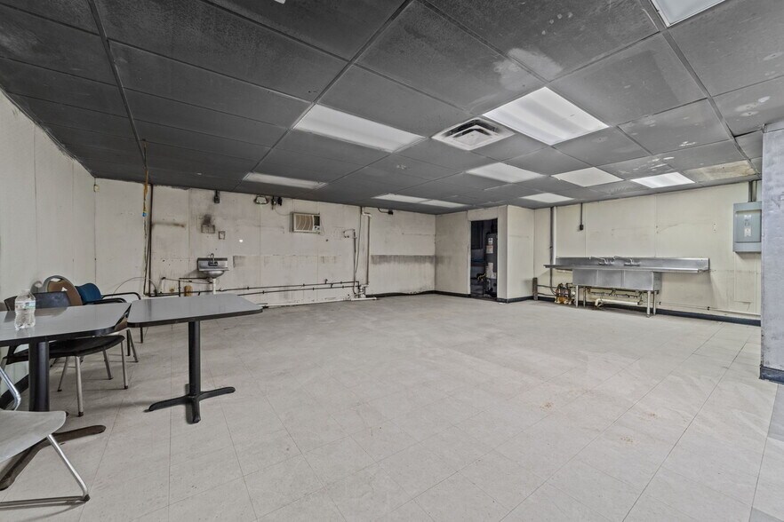 More Photos Of 607 S Main St, King Unknown For Lease