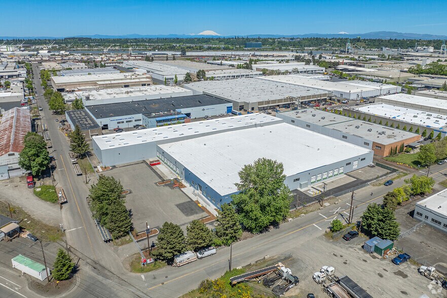 More Photos Of 2720 NW 35th Ave, Portland Warehouse For Sale