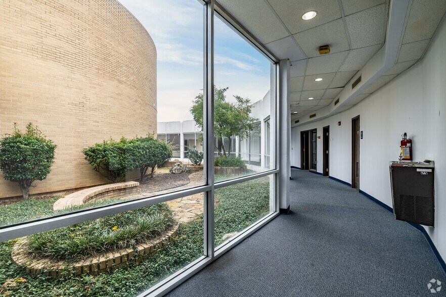 More Photos Of 4802 Texas Blvd, Texarkana Office For Sale