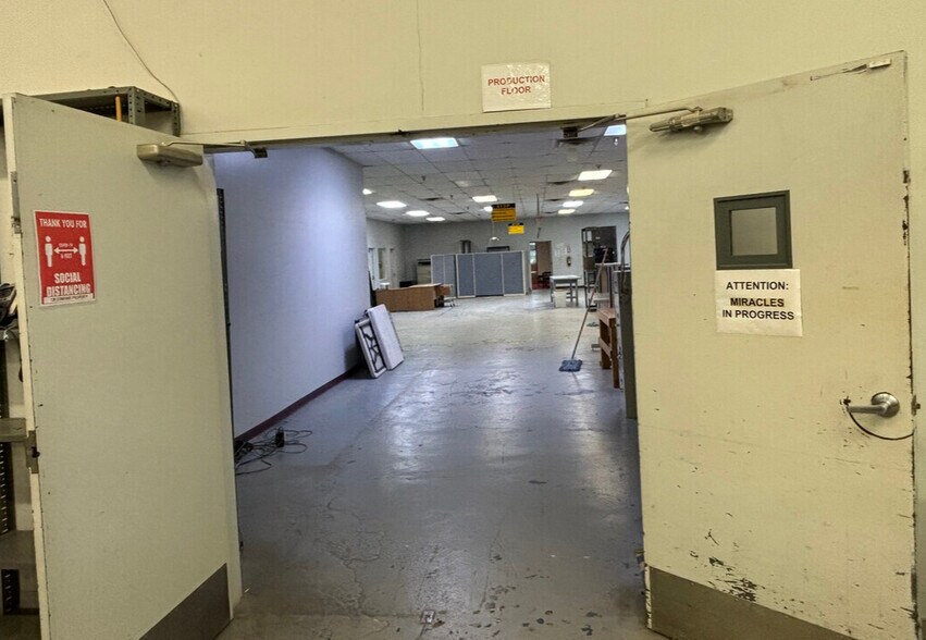 More Photos Of 1402 Hawthorne St, Bastrop Manufacturing For Lease