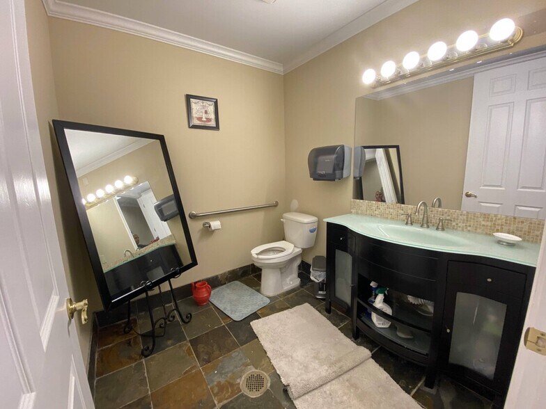 More Photos Of 42500 Eleven Mile Rd, Novi Medical For Lease