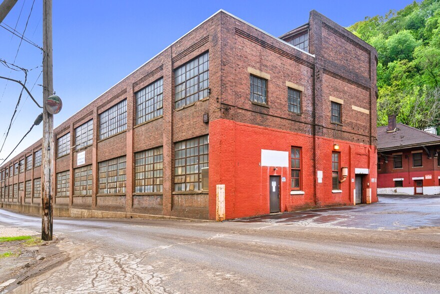 Primary Photo Of 100 Front St, New Brighton Warehouse For Lease