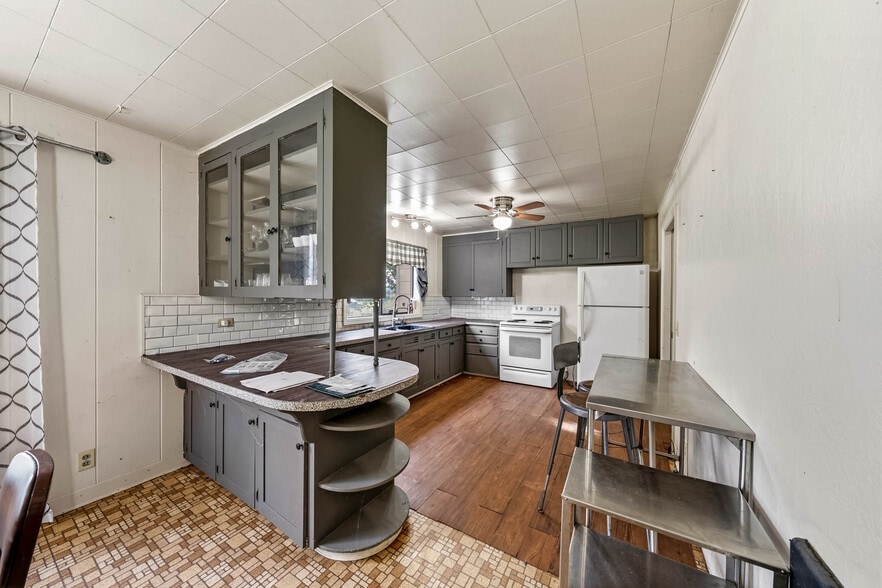 More Photos Of 6531 Lower River Rd, Grants Pass Specialty For Sale