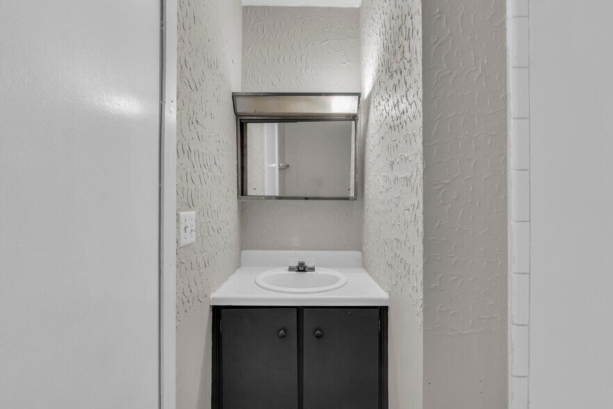 More Photos Of 102 S Browder St, Columbus Multifamily For Sale