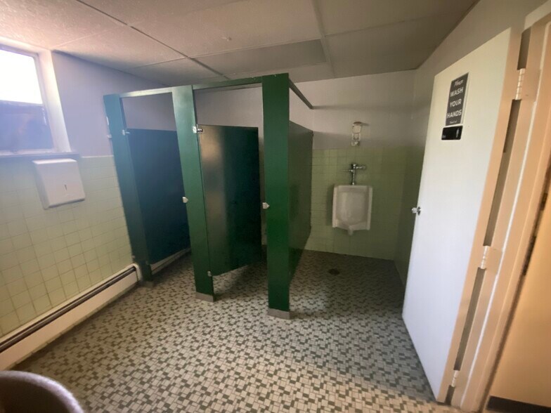 More Photos Of 136 Beattie St, Syracuse Flex For Sale