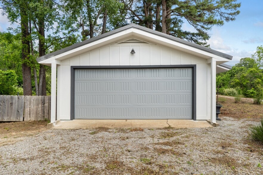 More Photos Of 10897 AR-5, Salesville Hotel For Sale