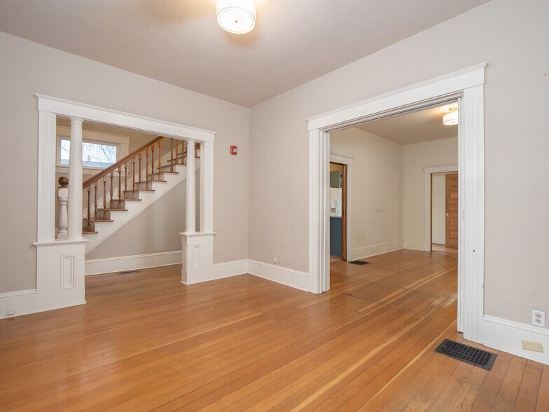 More Photos Of 317 NE Sacramento St, Portland Office For Sale