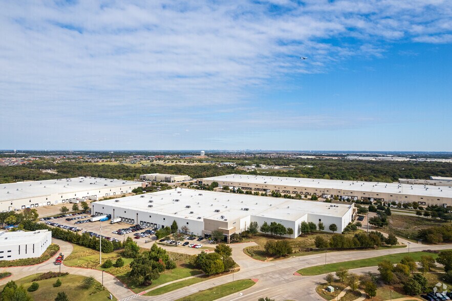 More Photos Of 700 Lakeside Pky, Flower Mound Distribution For Lease