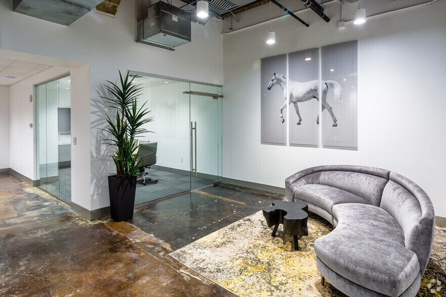 More Photos Of 1309 Main St, Dallas Multifamily For Sale