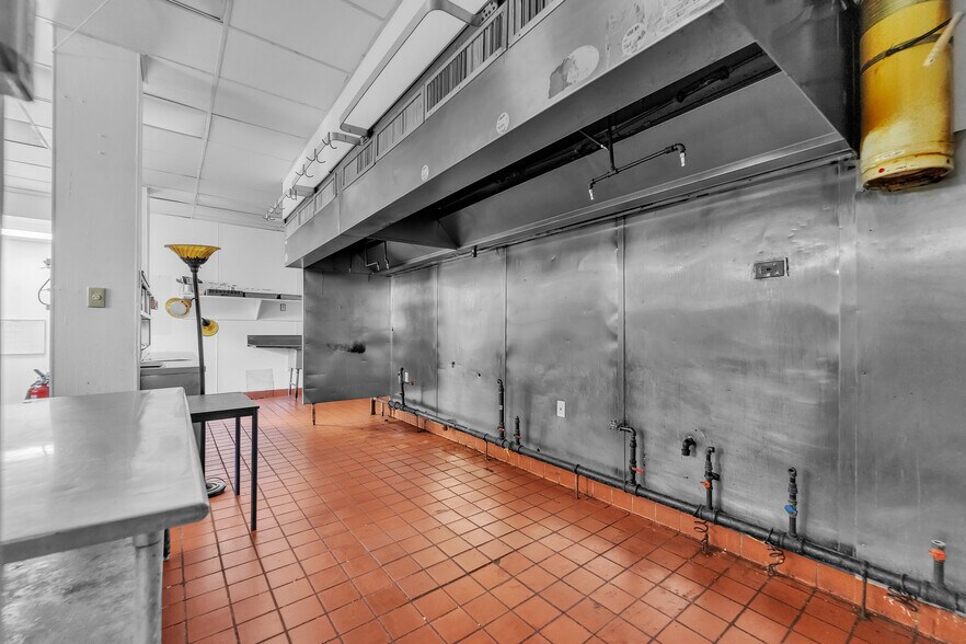 More Photos Of 518 N Charles St, Baltimore Storefront Retail Office For Sale