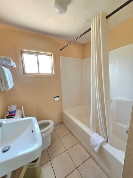 More Photos Of 1100 Main St, Knox City Hotel For Sale