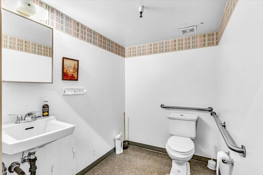 More Photos Of 1401 N Bailey Ln, Tucson Showroom For Sale