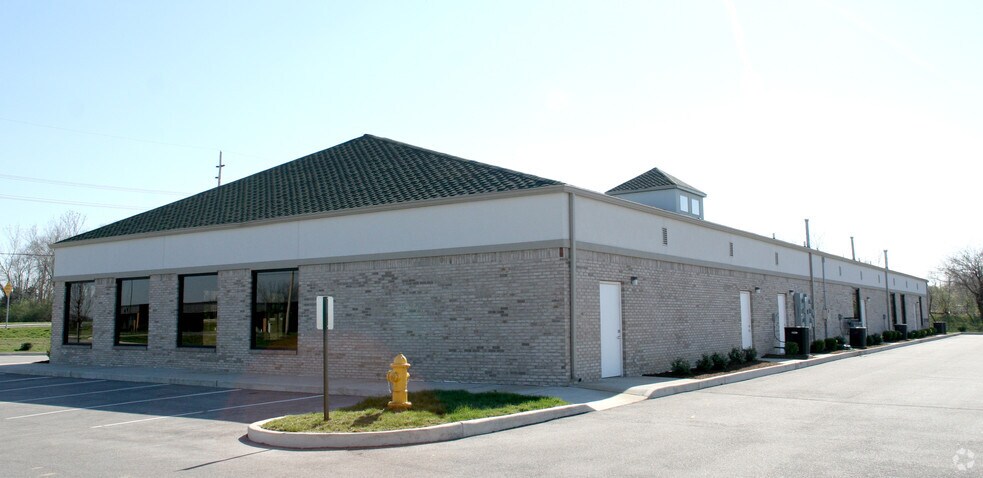More Photos Of 2031-2043 S Old Highway 94, Saint Charles Storefront Retail Office For Lease