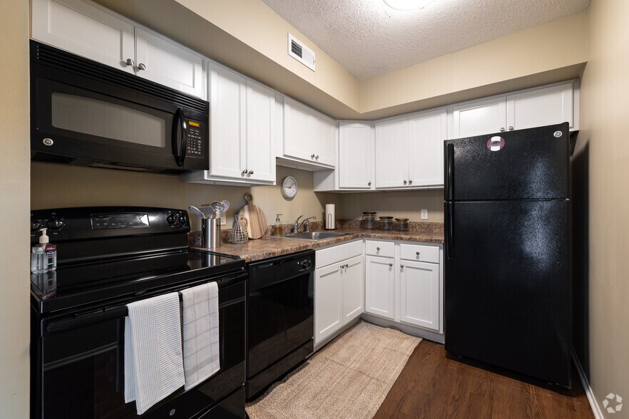 More Photos Of 800 E Grand Ave, Carbondale Apartments For Sale