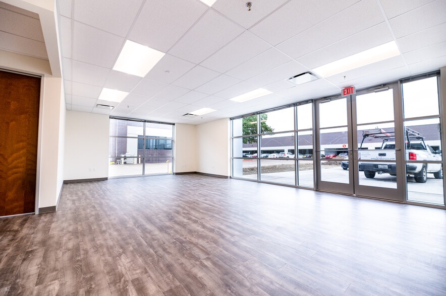 More Photos Of 8480 Esters Blvd, Irving Warehouse For Lease