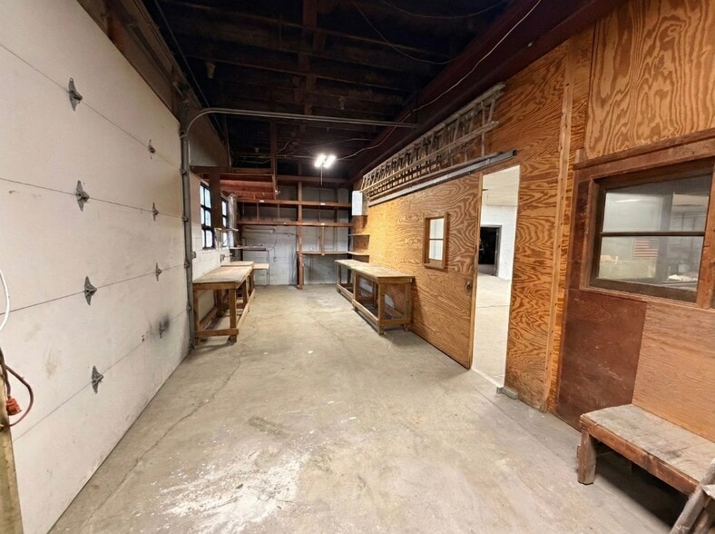 More Photos Of 1505 Southeastern Ave, Indianapolis Warehouse For Lease