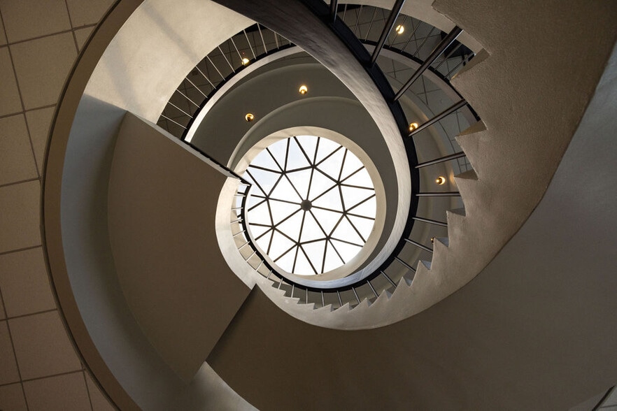 More Photos Of 56 Perimeter Ctr E, Atlanta Office For Lease