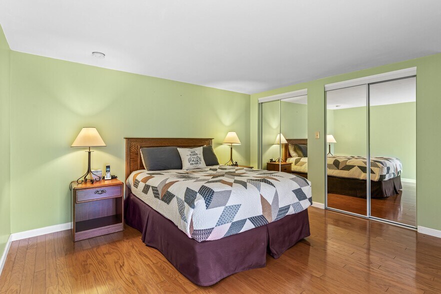 More Photos Of 310 S McCune St, Pilot Knob Hotel For Sale