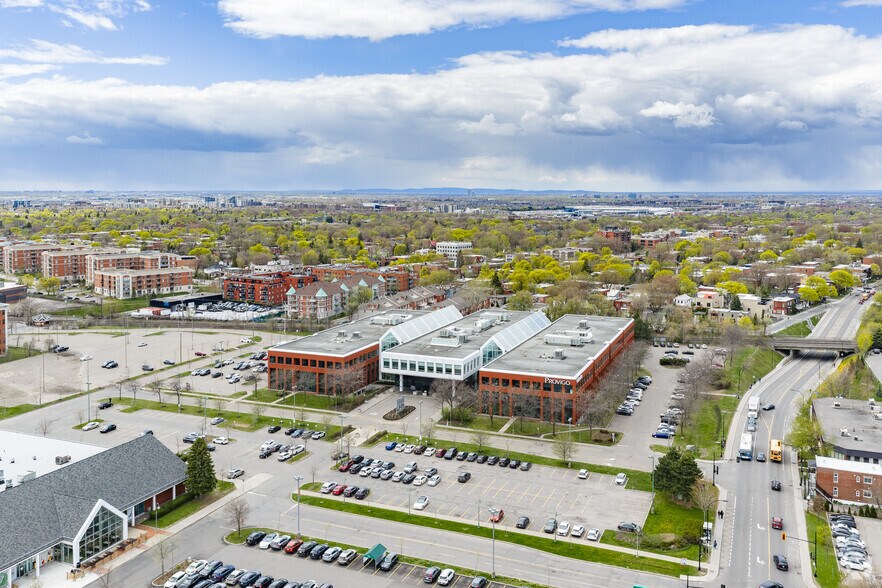More Photos Of 400 Av Sainte-Croix, Saint-Laurent Office For Lease