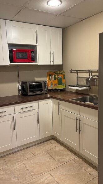 More Photos Of 14343 Torrey Chase Blvd, Houston Office For Sale