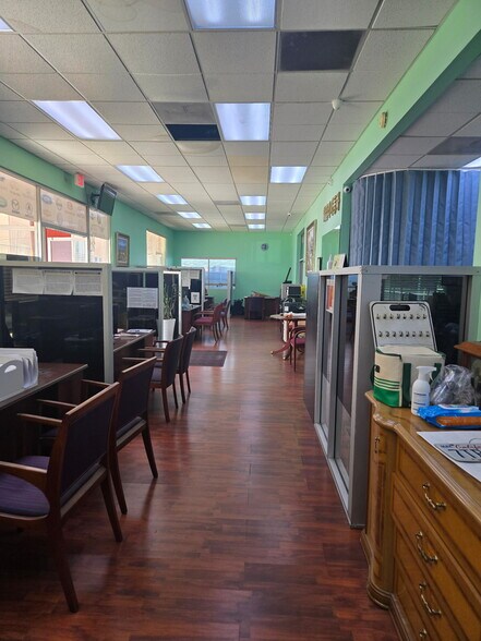 More Photos Of 933 S Western Ave, Los Angeles Auto Dealership For Lease