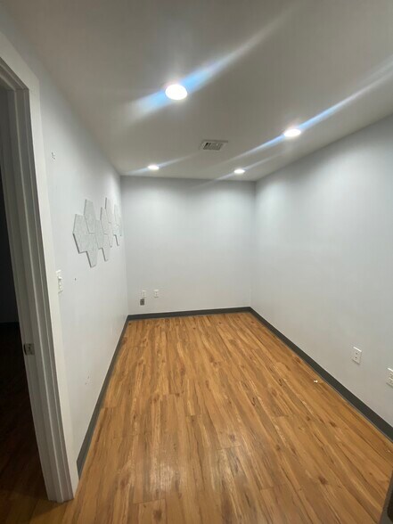 More Photos Of 186 W 80th, New York Apartments For Lease