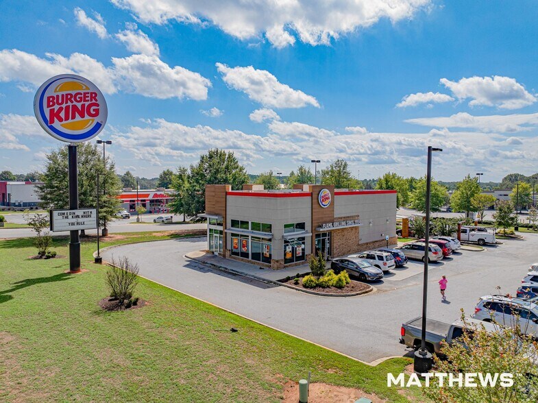 More Photos Of 715 Doris Dr, Evansdale Restaurant For Sale