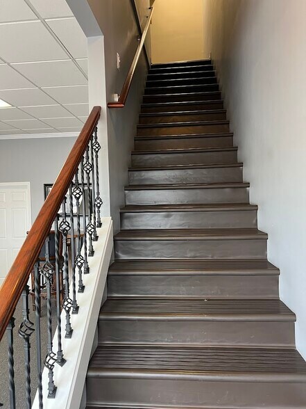 More Photos Of 523 Main St, Danville Loft Creative Space For Sale