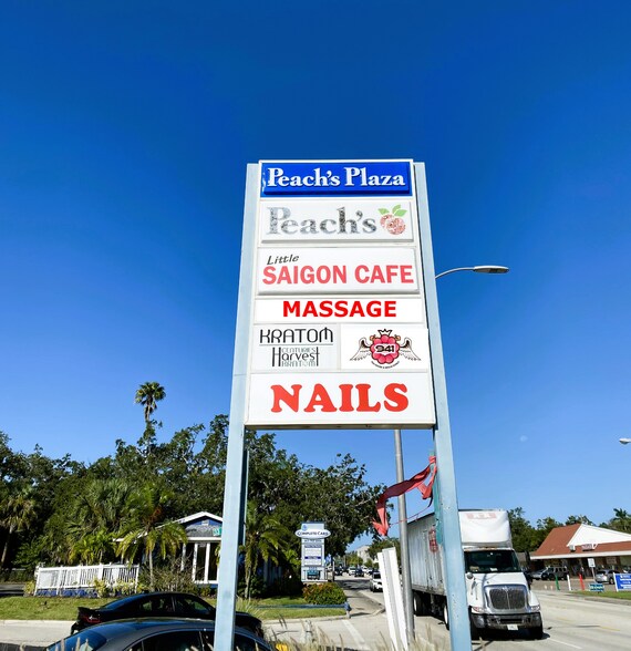 More Photos Of 3201-3213 Manatee Ave W, Bradenton Storefront For Lease