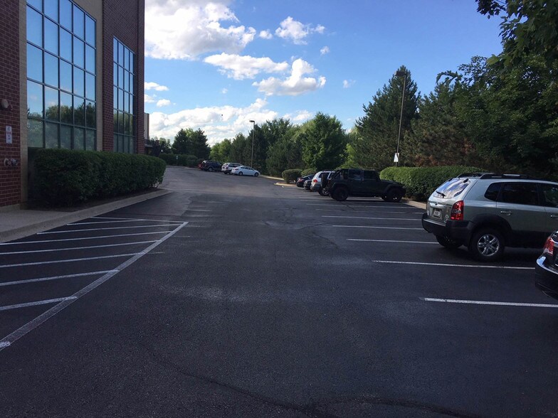 More Photos Of 2253 Randall Rd, Carpentersville Self Storage For Lease