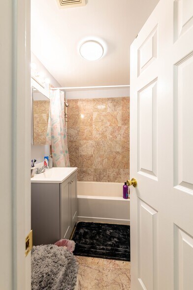 More Photos Of 7314-7322 N Winchester Ave, Chicago Apartments For Sale