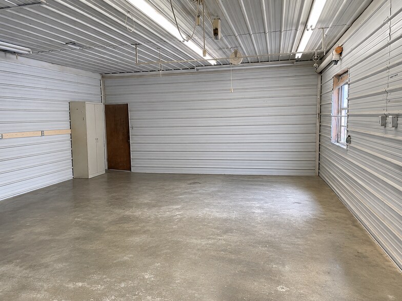 More Photos Of 2646 Lasso Ln, Lakeland Warehouse For Lease
