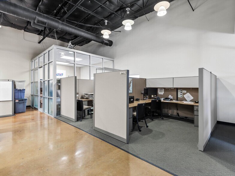 More Photos Of 130 Central Ave, Grapevine Flex For Lease