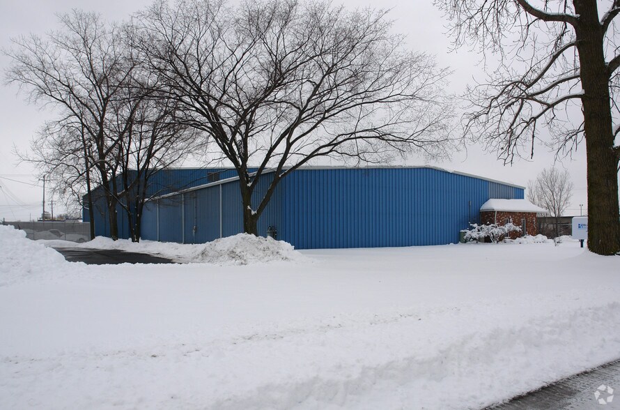 More Photos Of 5635 Commerce St, Lansing Warehouse For Lease