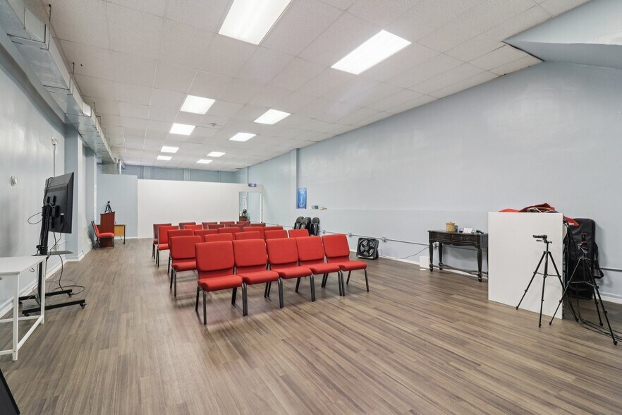 More Photos Of 417-421 Lake St, Maywood Storefront Retail Residential For Sale
