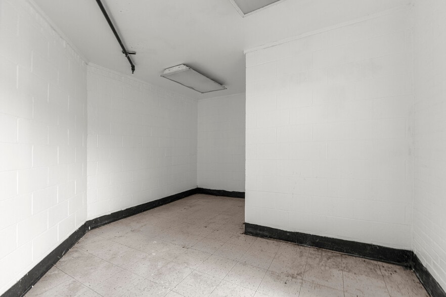 More Photos Of 15839 Telegraph Rd, Redford Township Fast Food For Lease