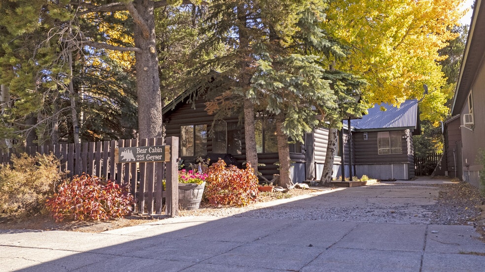 More Photos Of 225 N Geyser St, West Yellowstone Hotel For Sale