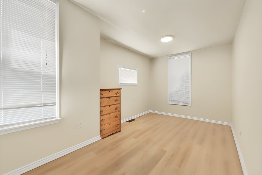 More Photos Of 1925 SE Alder St, Portland Apartments For Sale